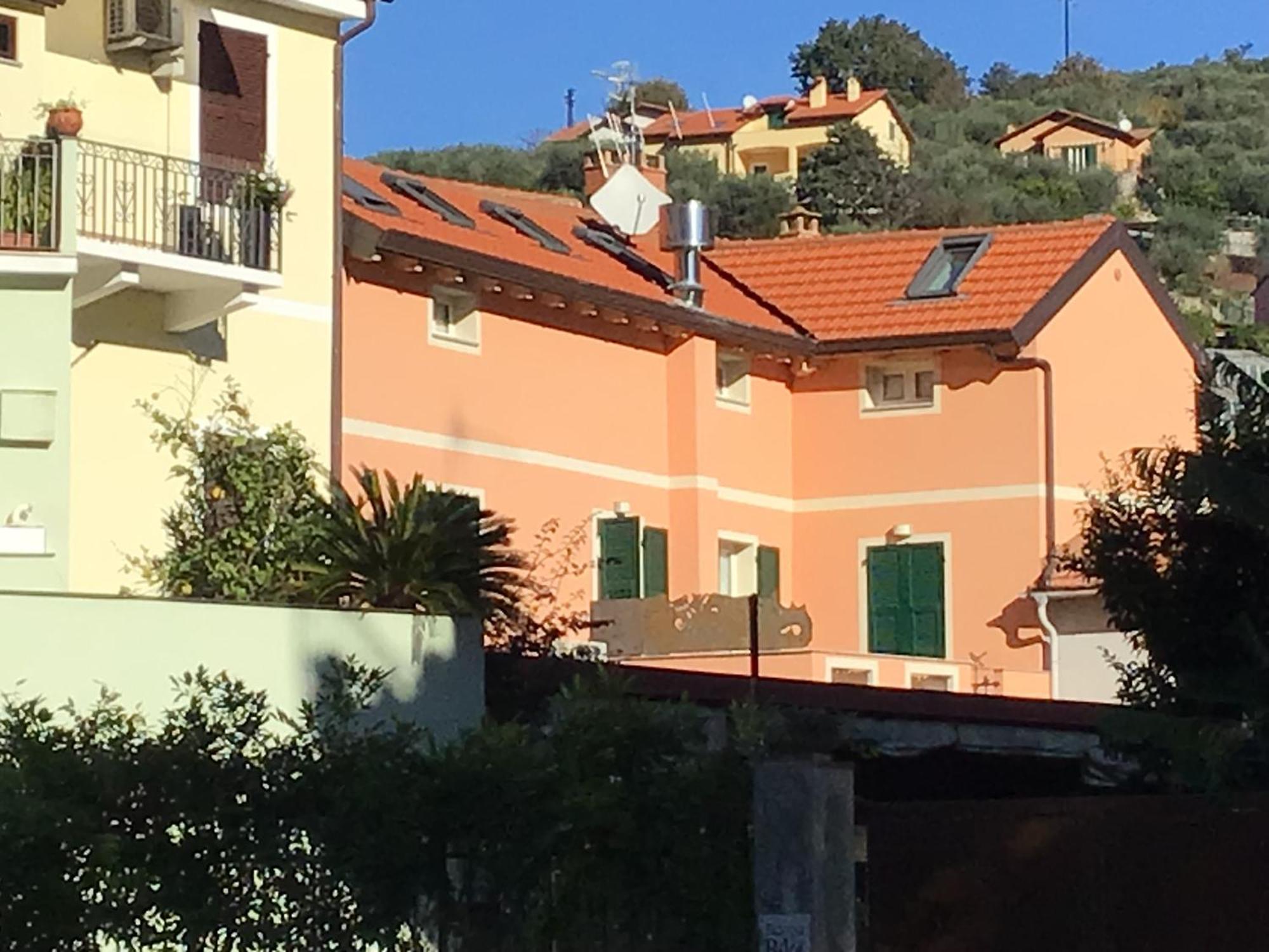 Casa Luigia Rooms Mtb In Finalborgo Bike Room Tour Ebike Trekking Finale Ligure Bagian luar foto