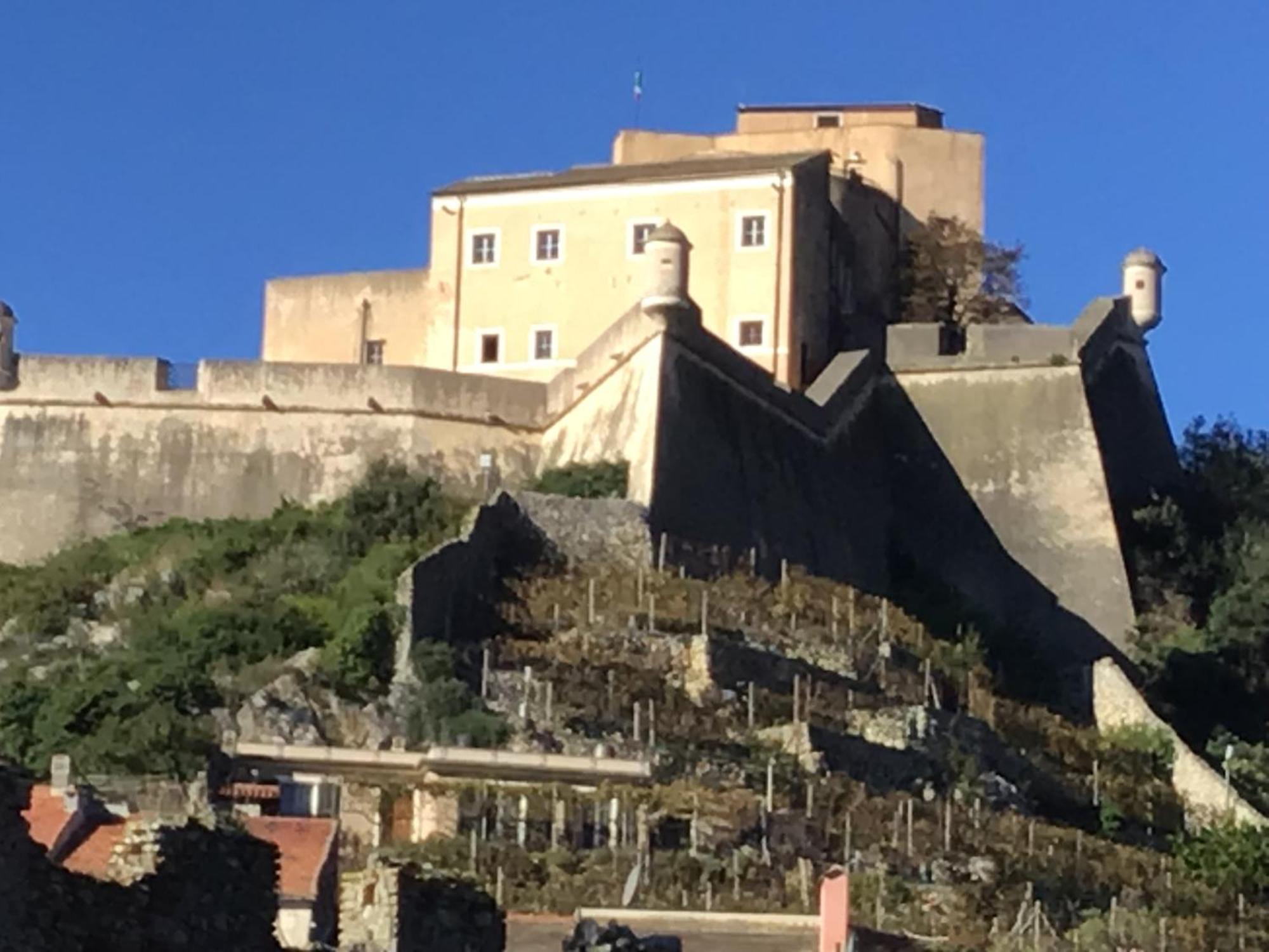 Casa Luigia Rooms Mtb In Finalborgo Bike Room Tour Ebike Trekking Finale Ligure Bagian luar foto